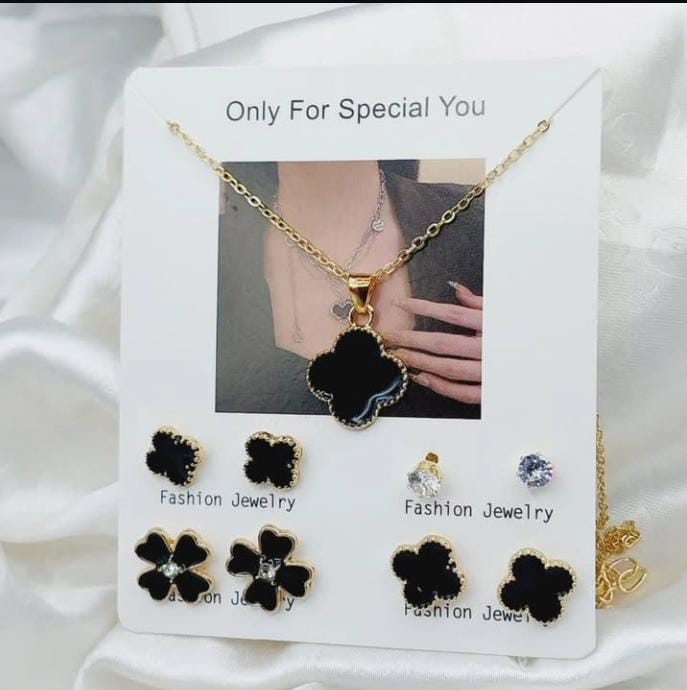 Elegant black and gold jewelry set - perfect for every ocassion,crafted to complemrnt your grace and style.